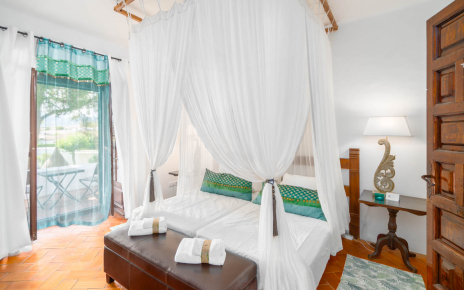 1st floor bedroom (main house) with terrace